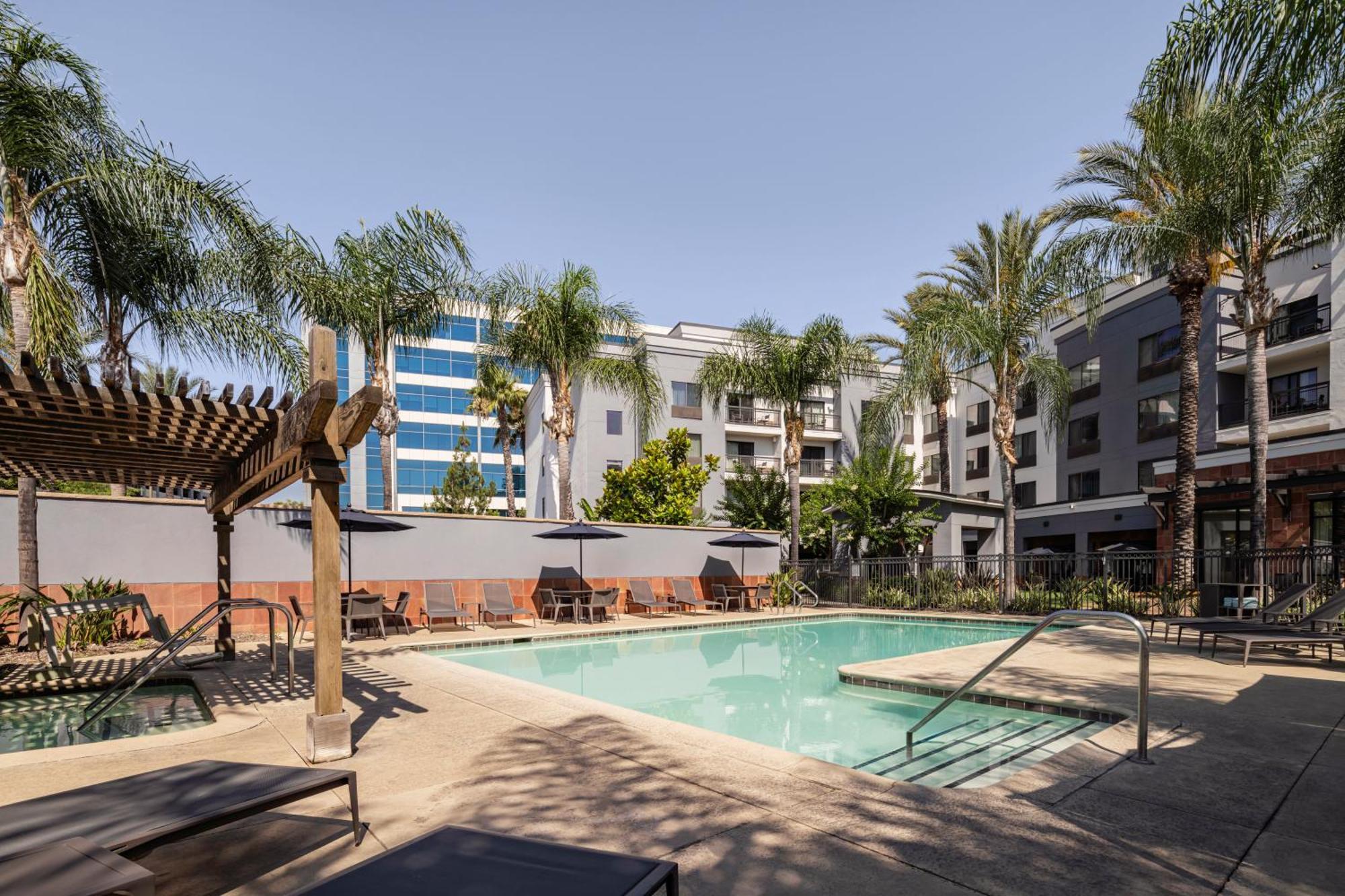 Courtyard Los Angeles Burbank Airport Hotel Exterior foto