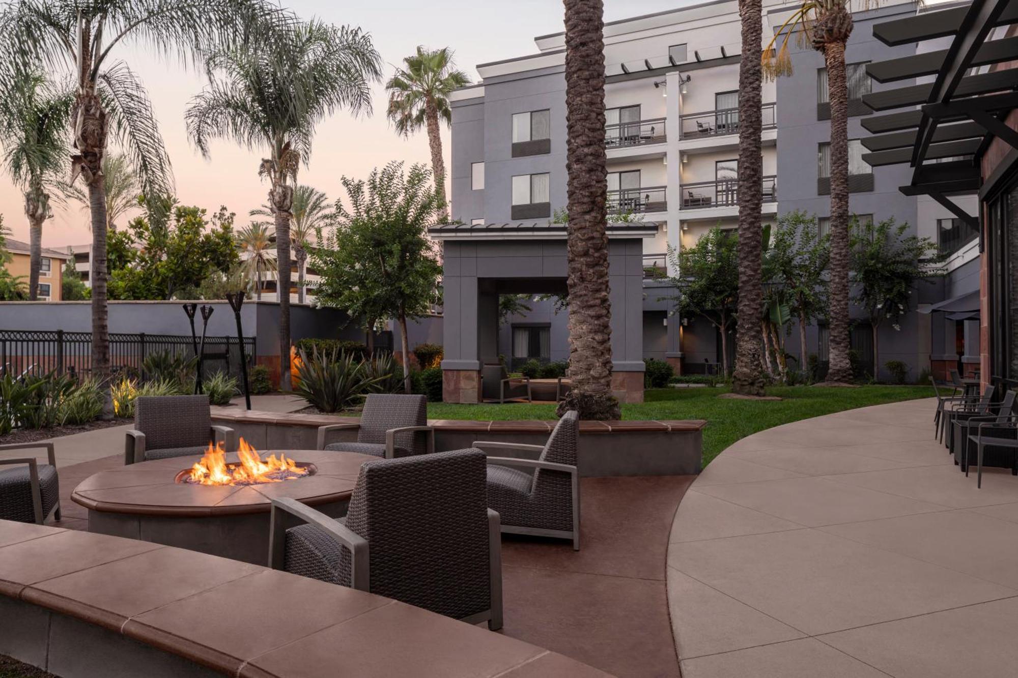 Courtyard Los Angeles Burbank Airport Hotel Exterior foto